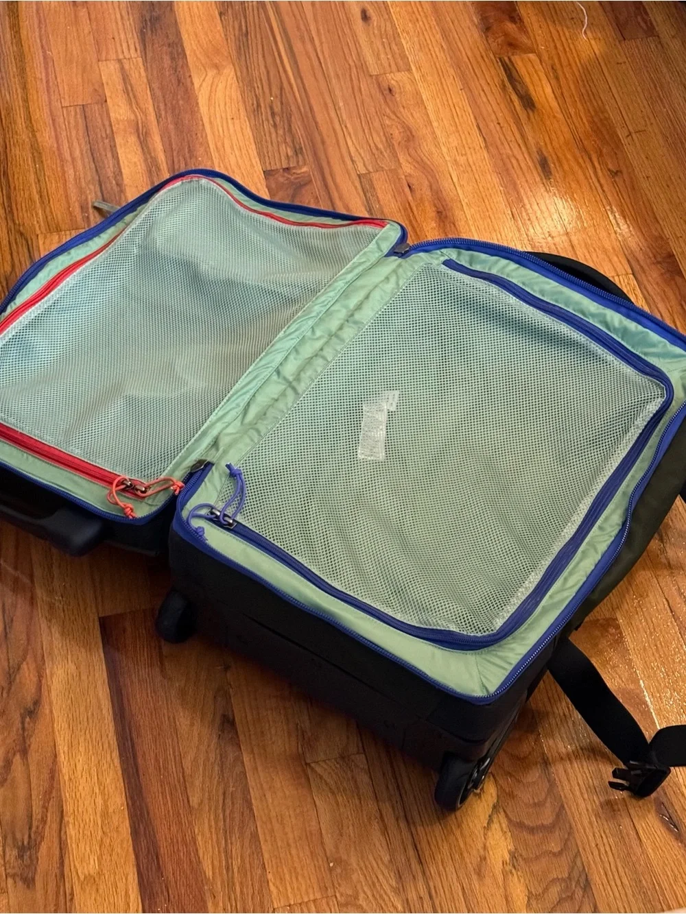 Cotopaxi Allpa 38L Roller Bag Green Suitcase Carry On Gorpcore Bag